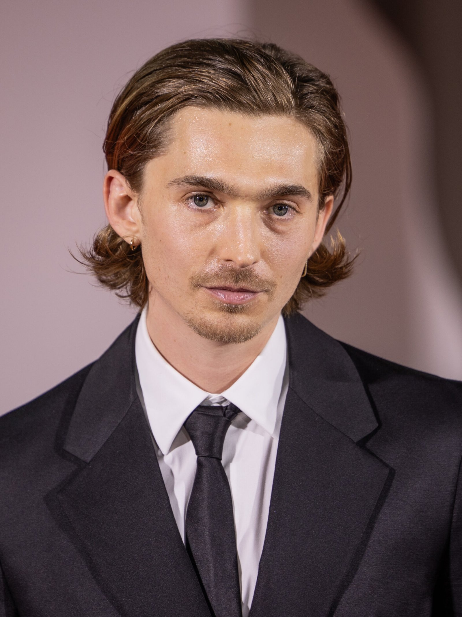 Austin Abrams, protagonista de Resident Evil: Noche Cero