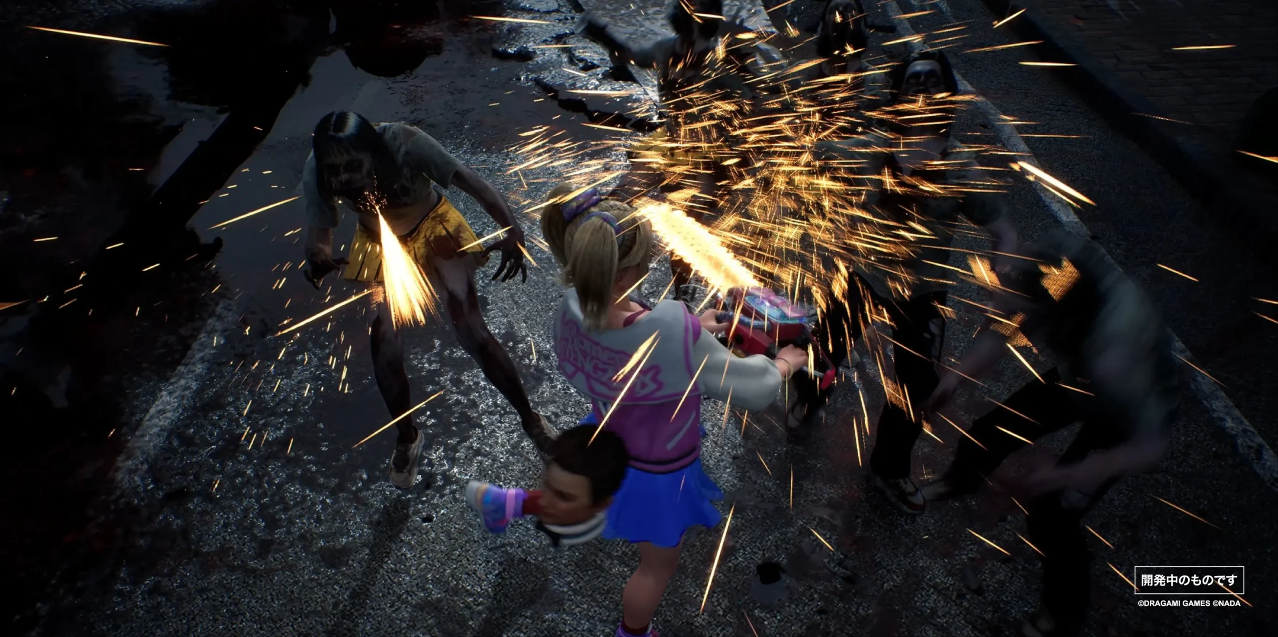 Juliet abriéndose paso a motosierrazos entre zombis en Lollipop Chainsaw 2 Back2Back